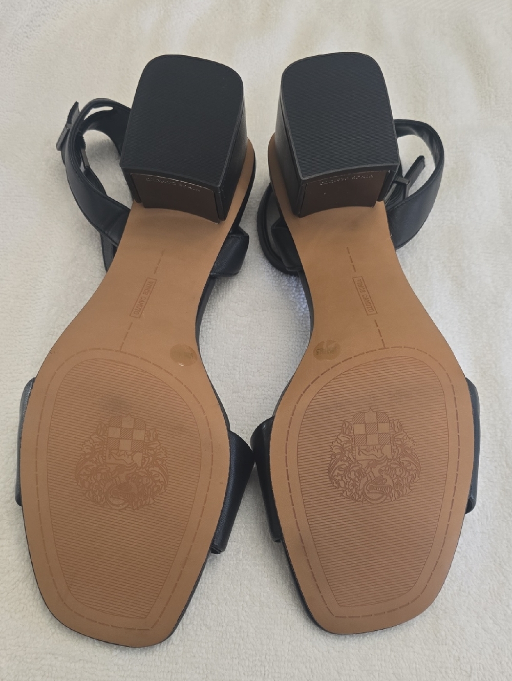 NWOT Vince Camuto Acaylee Sandals - Picture 9 of 9